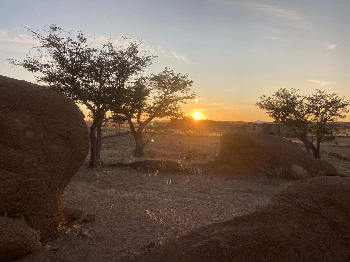 Ozohere Campsite And Himba Village Uis Exterior foto
