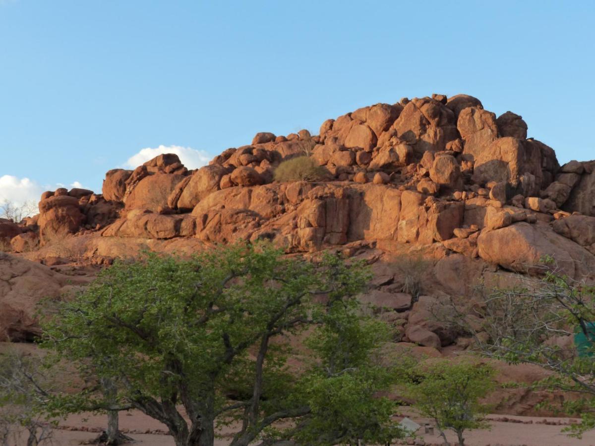 Ozohere Campsite And Himba Village Uis Exterior foto